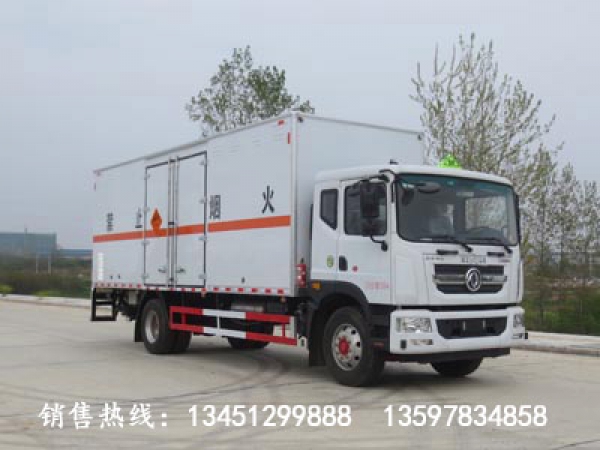 東風D9爆破器材運輸車(帶液壓尾板)